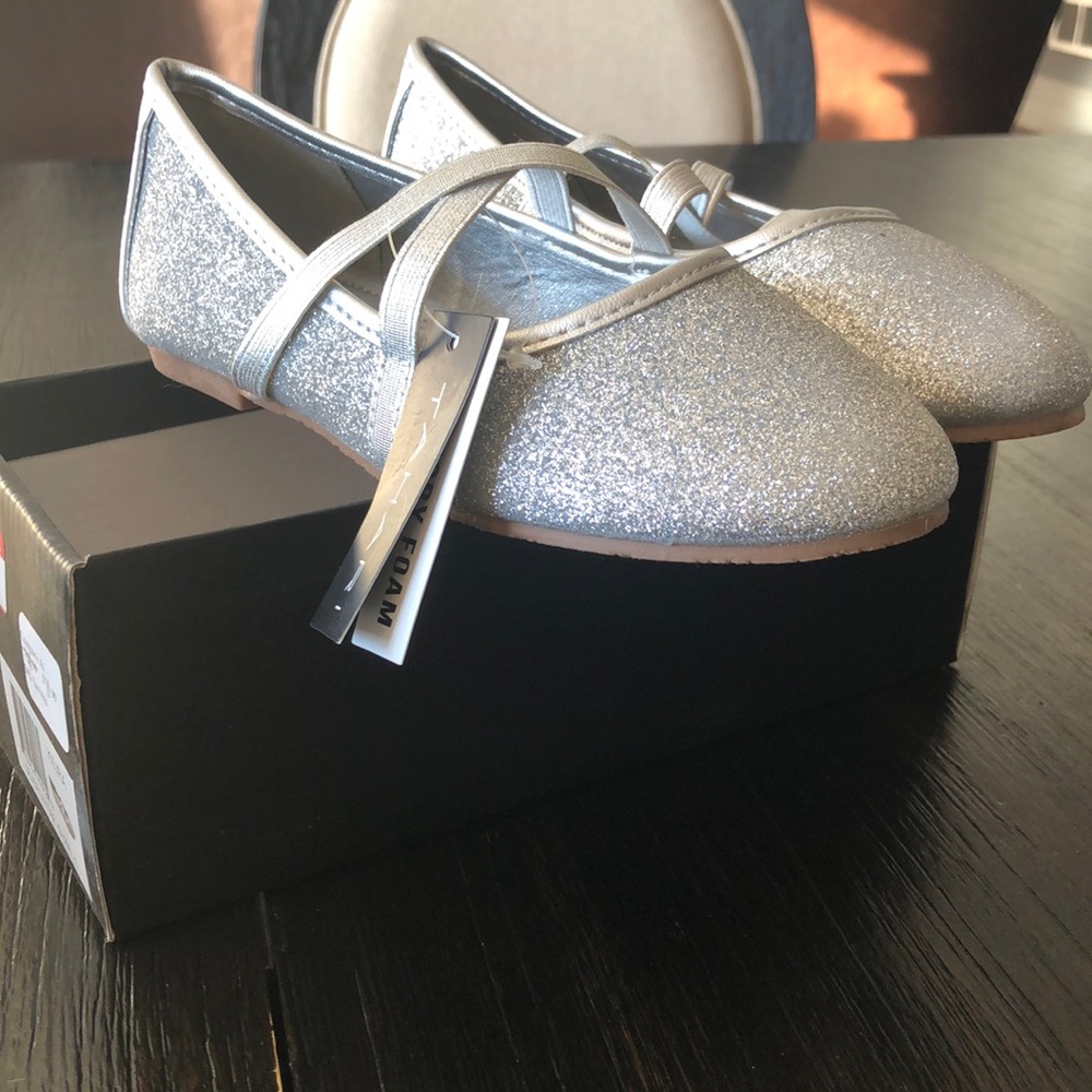 BNIB Girls Tahari glitter shoes size 1